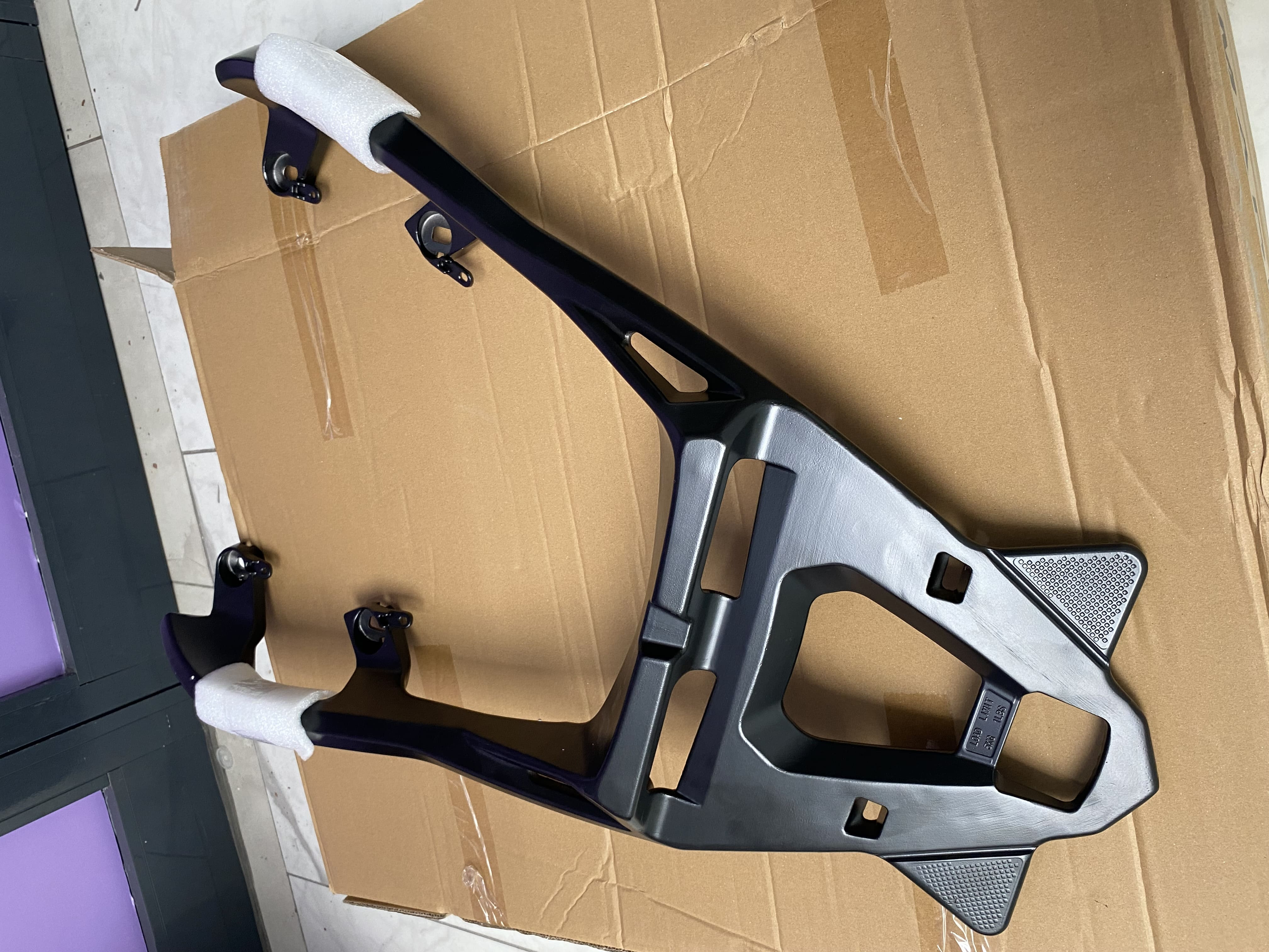 Xmax techmax 2018-2025 uyumlu çanta demiri